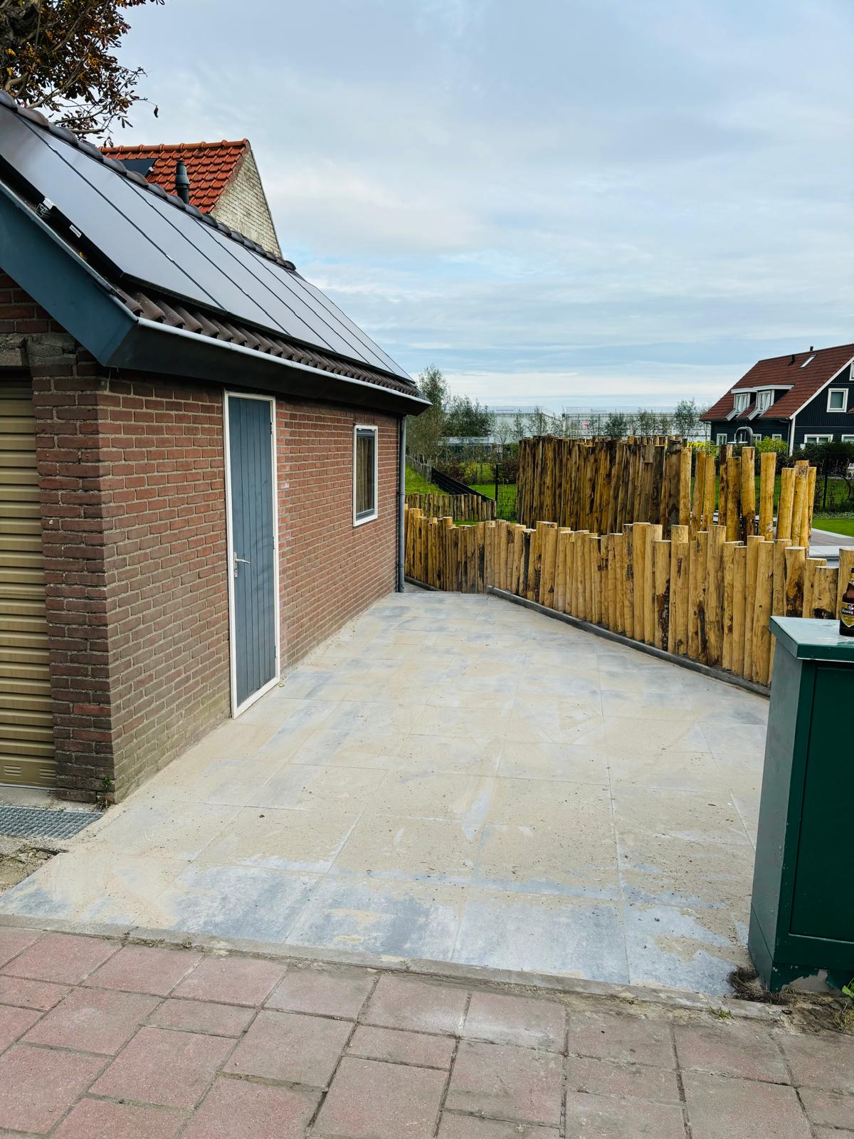 mtr-aannemers-afgerond-project-grijze-tegels-leggen