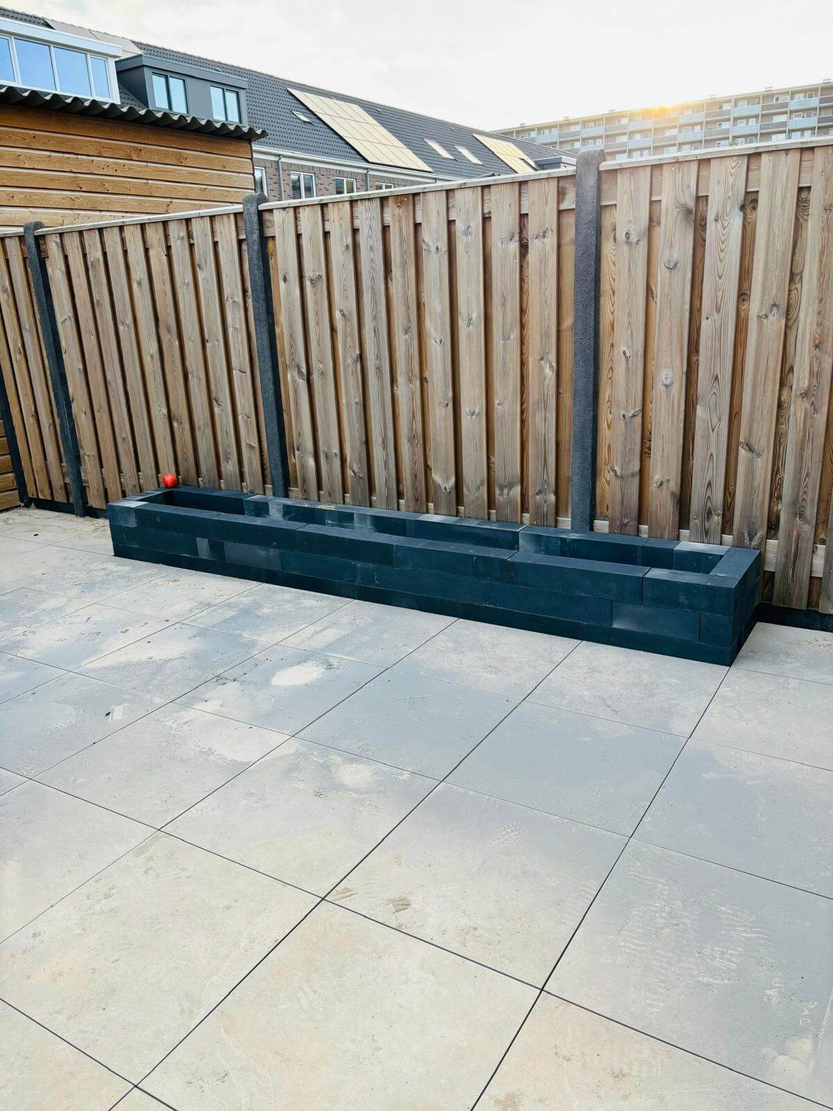 mtr-aannemers-project-bloembakken-tuin