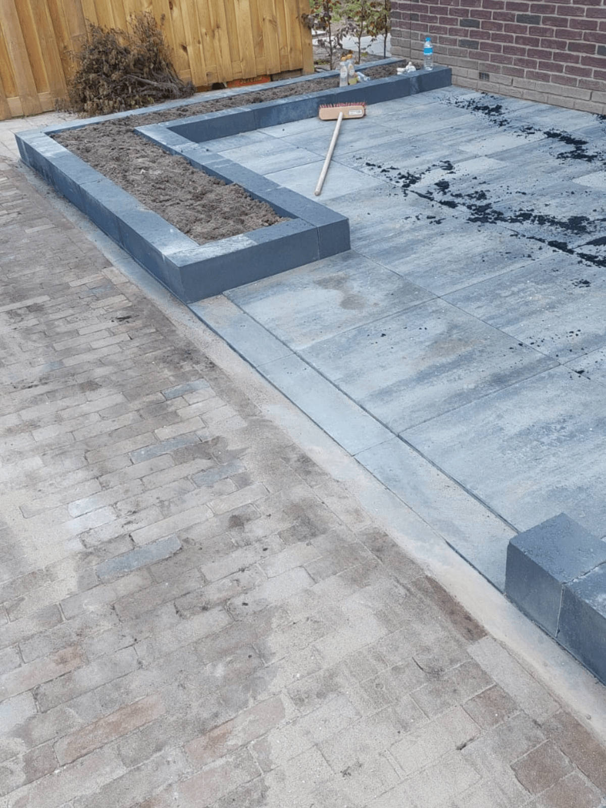 mtr-aannemers-werkzaamheden-tegels-leggen-bloembakken