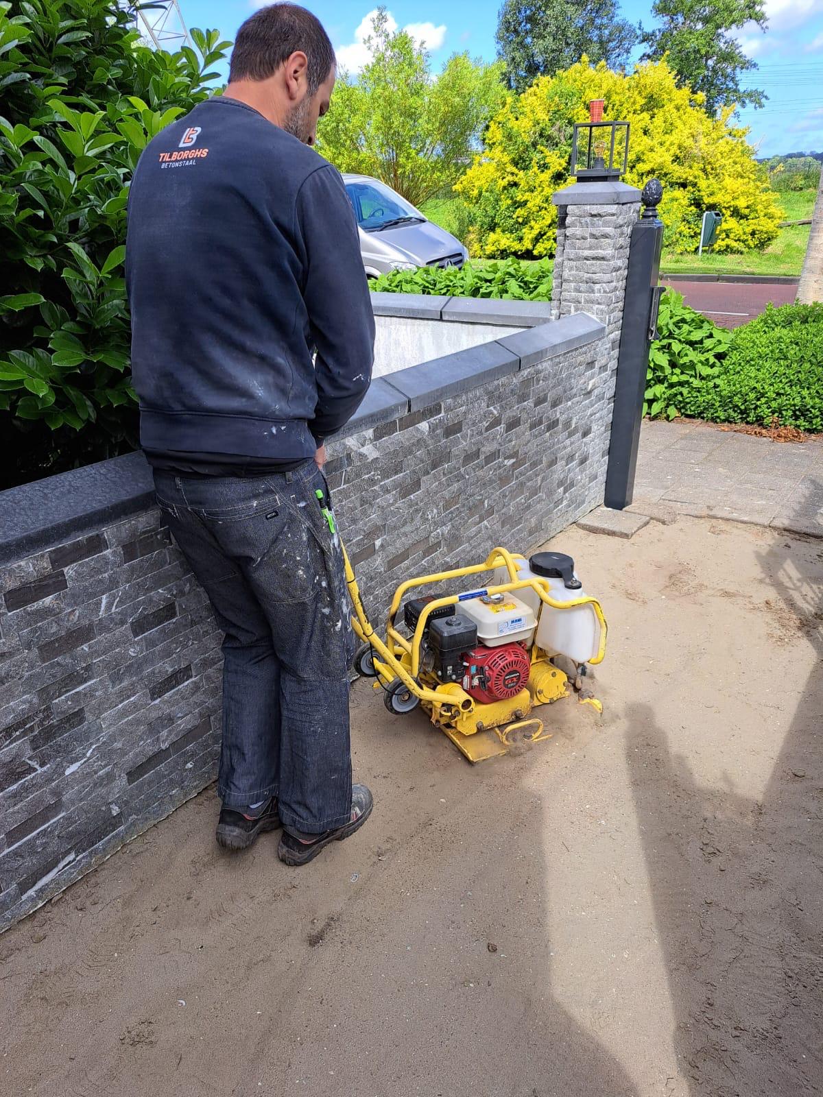 mtr-aannemers-werkzaamheden-tegels-leggen-tuingang